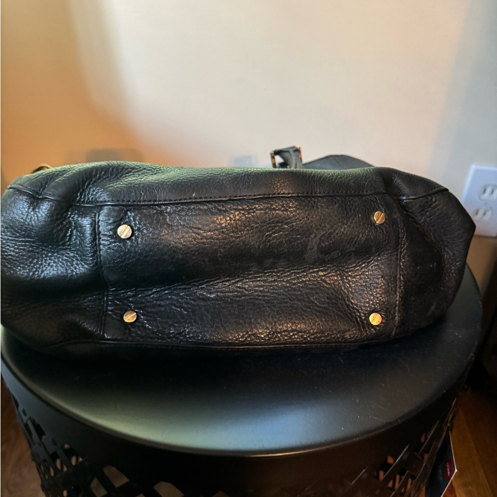 Tory Burch Black Leather Shoulder Bag with Gold Accents - Picture 3 of 7